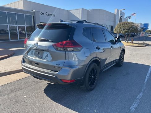 Used 2018 Nissan Rogue SV w/ Premium Package image 5