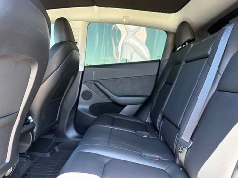 Used 2024 Tesla Model Y Long Range AWD/4WD image 19