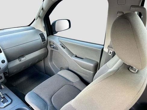 Used 2021 Nissan Frontier SV RWD image 5