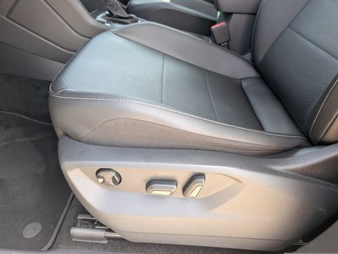 Used 2019 Volkswagen Tiguan SE w/ Panoramic Sunroof Package FWD image 10