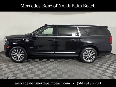 Used 2021 GMC Yukon XL Denali w/ Denali Ultimate Package image 3