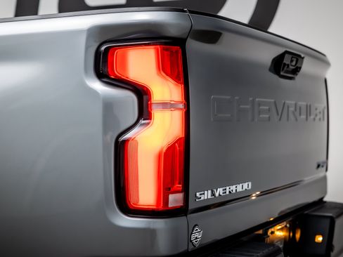 Used 2025 Chevrolet Silverado 2500 ZR2 w/ Technology Package AWD/4WD image 13