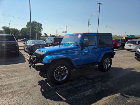 Used 2015 Jeep Wrangler Sahara w/ Dual Top Group AWD/4WD image 3