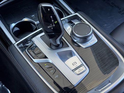 Used 2022 BMW 750i xDrive w/ M Sport Package image 35