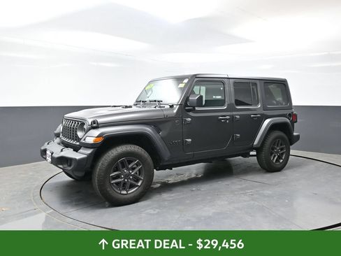 Used 2025 Jeep Wrangler Unlimited Sport AWD/4WD image 9