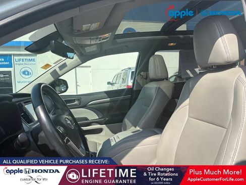 Used 2018 Toyota Highlander Limited Platinum AWD/4WD image 6