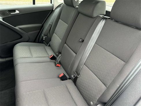 Used 2017 Volkswagen Tiguan Limited w/ Premium Package image 12