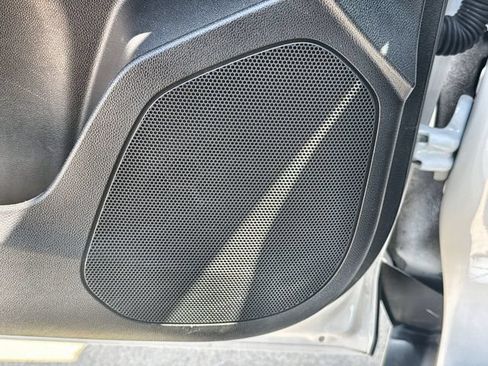 Used 2025 Chevrolet Trax LT FWD image 22