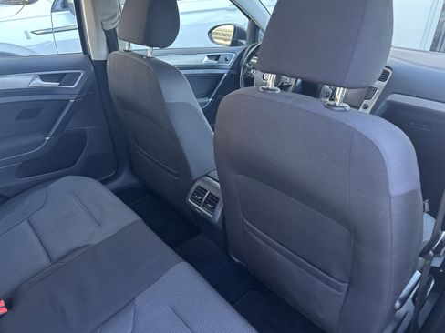 Used 2016 Volkswagen Golf S image 22