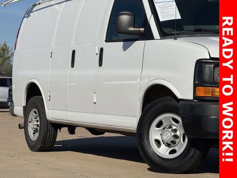 Used 2015 Chevrolet Express 2500 image 3