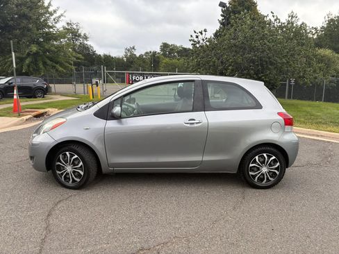 Used 2010 Toyota Yaris 2-Door Hatchback FWD image 3