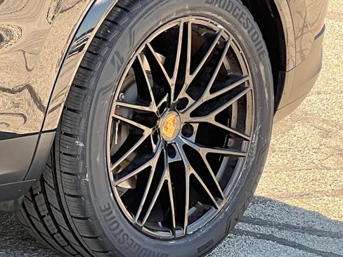 Certified 2024 Porsche Cayenne Coupe AWD/4WD image 12
