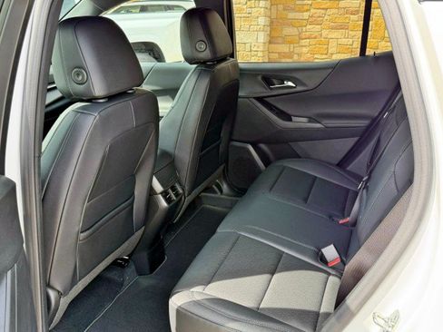 New 2026 Chevrolet Equinox LT w/ Convenience Package II FWD image 18