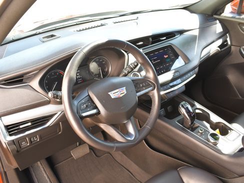 Used 2021 Cadillac XT4 Premium Luxury image 13