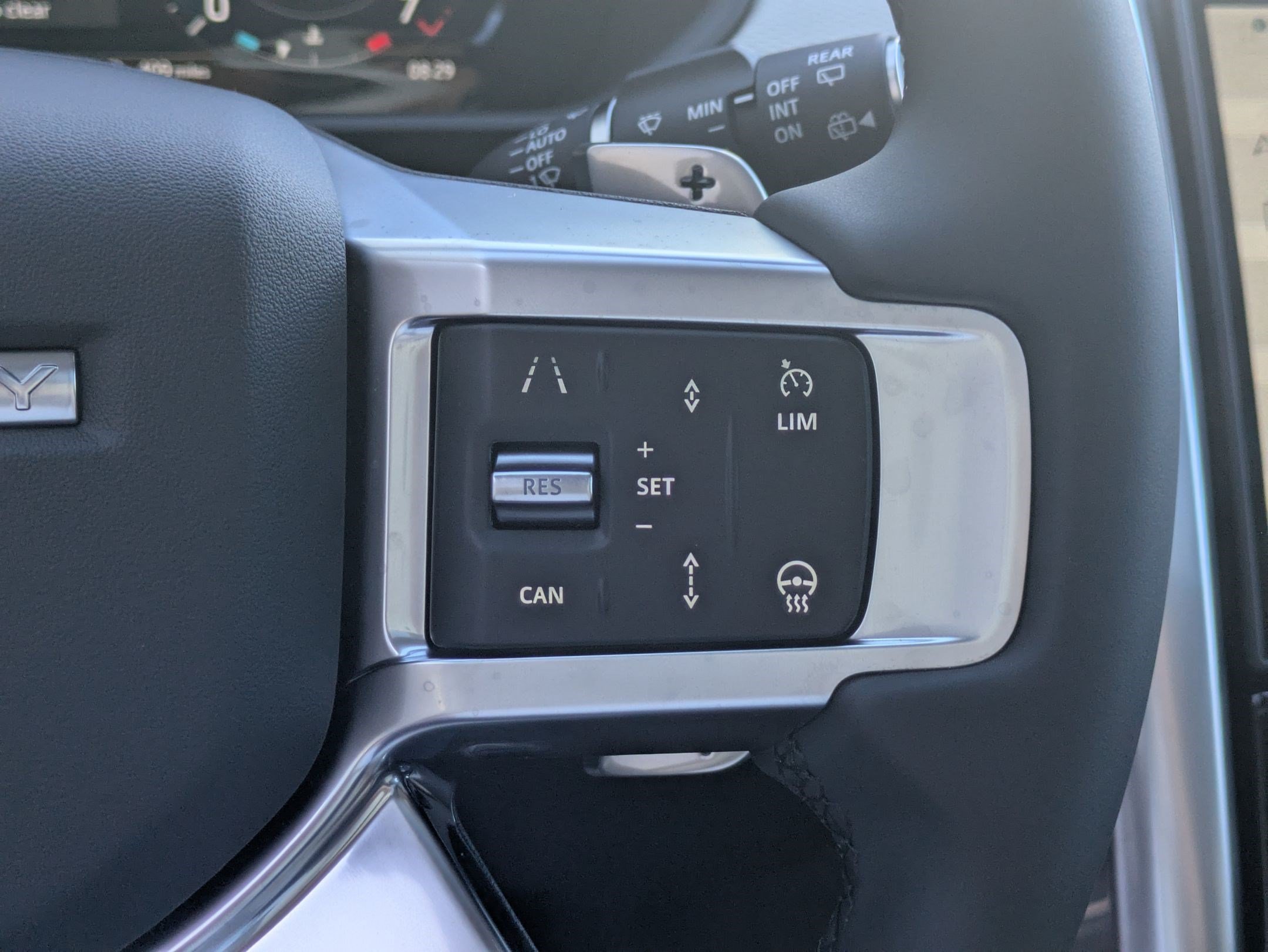 New 2026 Land Rover Discovery Dynamic SE AWD/4WD image 18