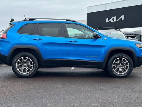 Used 2020 Jeep Cherokee Trailhawk w/ Cold Weather Group AWD/4WD image 3