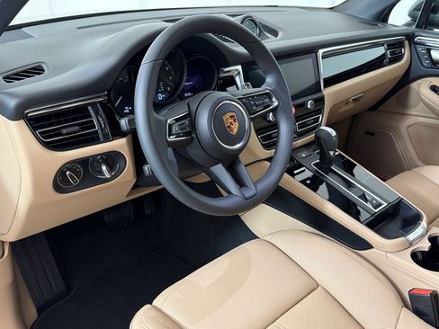 Used 2026 Porsche Macan AWD/4WD image 4