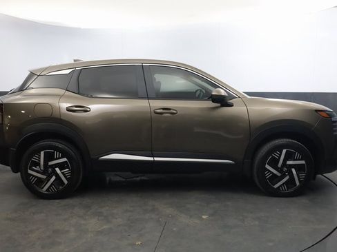 Used 2025 Nissan Kicks SV image 4