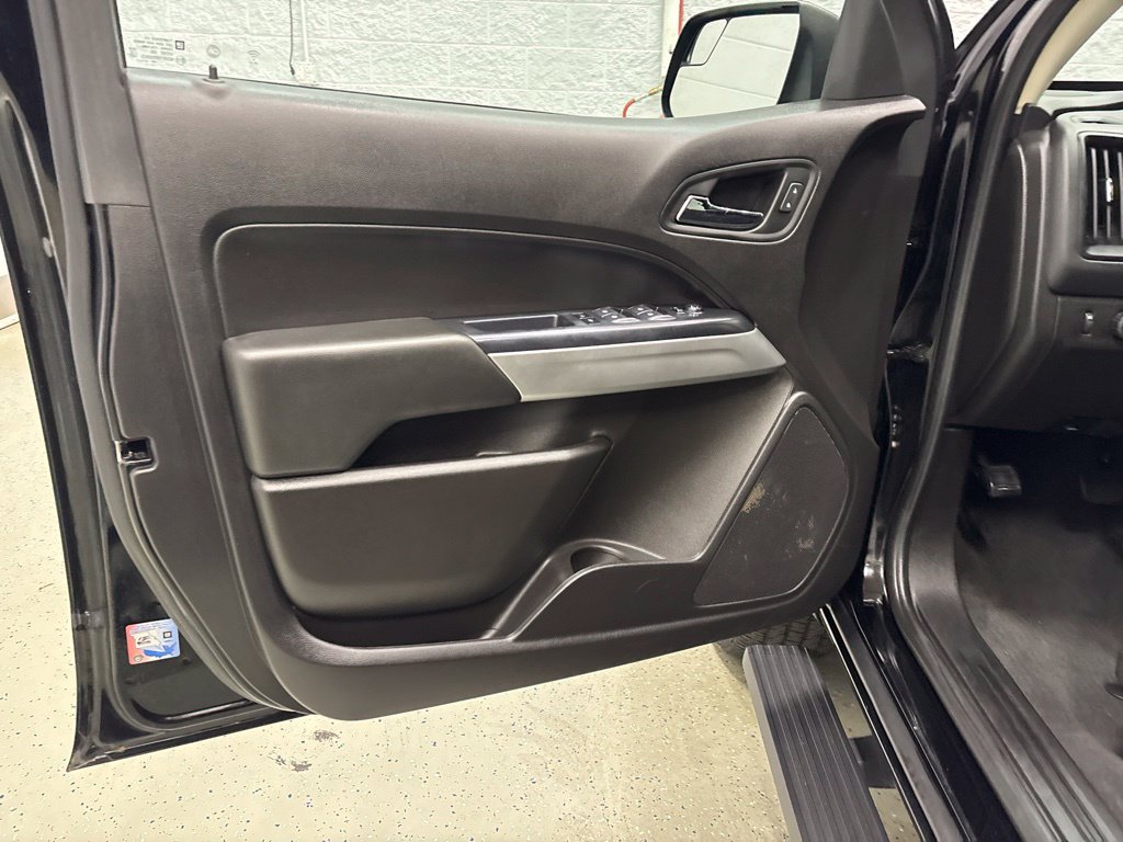 Used 2021 Chevrolet Colorado LT w/ LT Convenience Package AWD/4WD image 16