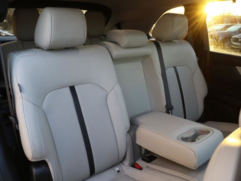 Certified 2025 MAZDA CX-90 3.3 Turbo w/ Preferred Package image 9