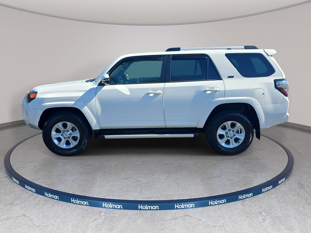 Used 2022 Toyota 4Runner SR5 Premium w/ Moonroof Package AWD/4WD image 9
