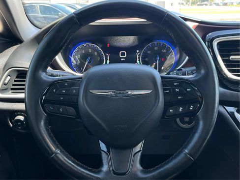 Used 2020 Chrysler Pacifica Touring-L FWD image 21
