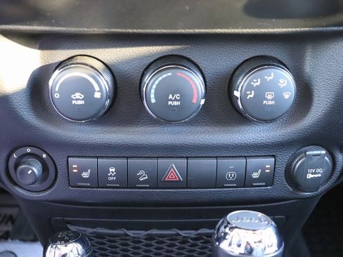 Used 2017 Jeep Wrangler Sahara image 18