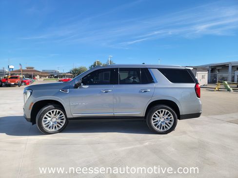Used 2025 GMC Yukon Denali w/ Sun & Power Step Package image 4