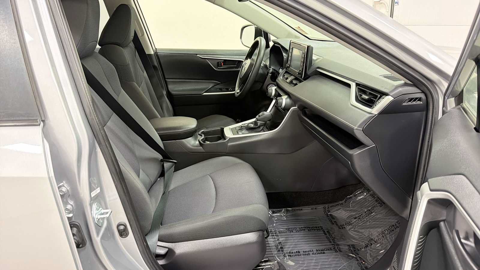 Certified 2021 Toyota RAV4 LE AWD/4WD image 28