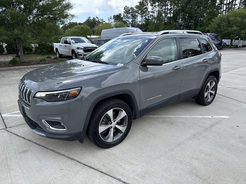Used 2019 Jeep Cherokee Limited AWD/4WD image 4