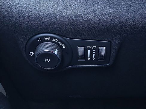 New 2026 Jeep Compass Limited image 17