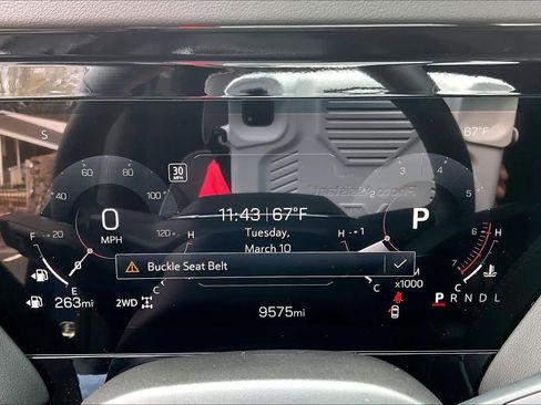 Used 2025 GMC Yukon Elevation image 23