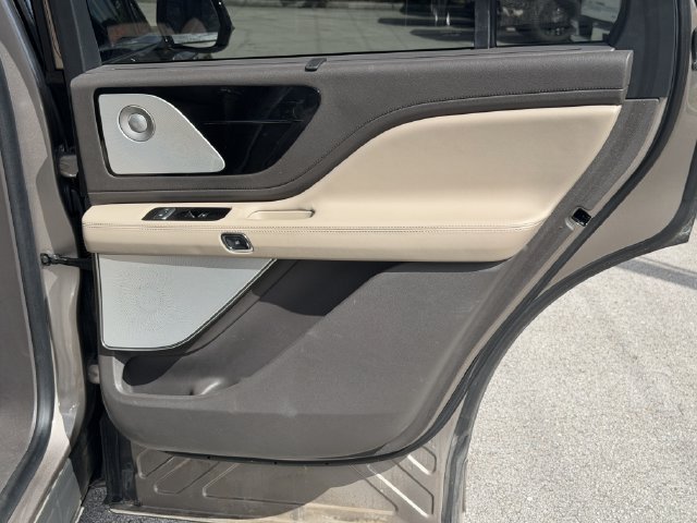 Used 2021 Lincoln Aviator Grand Touring w/ Equipment Group 302A AWD/4WD image 38