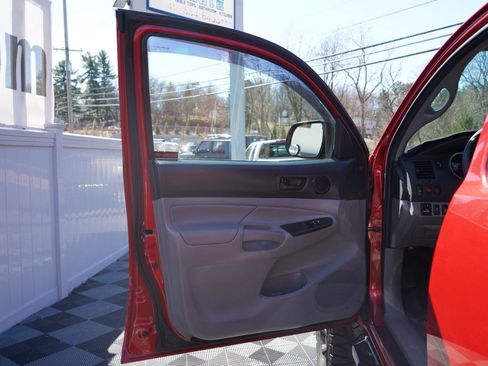 Used 2015 Toyota Tacoma 4x4 Access Cab image 16