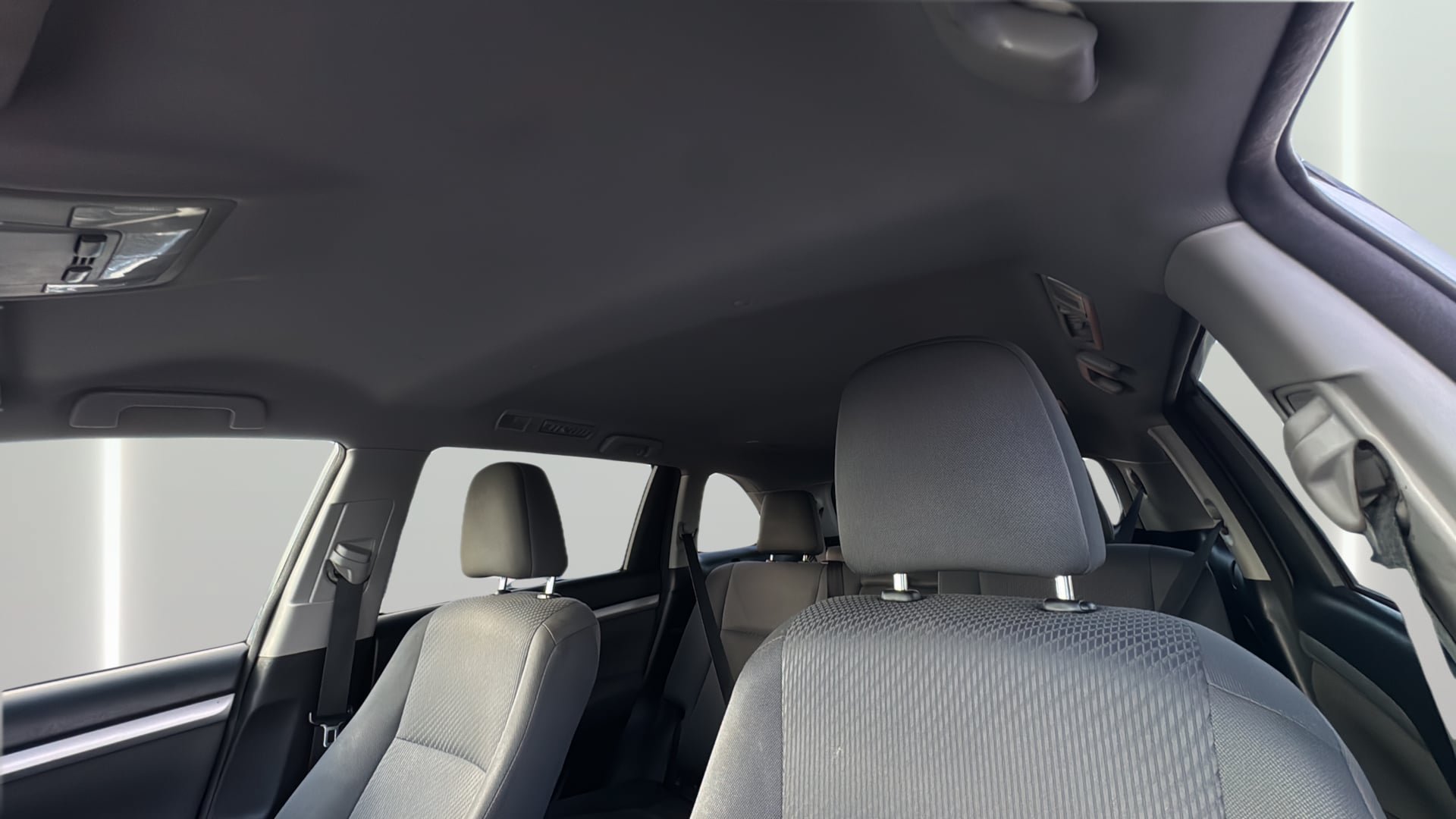 Used 2017 Toyota Highlander LE FWD image 32