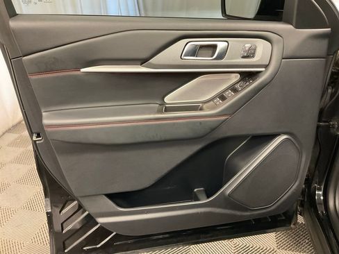 Used 2025 Ford Explorer ST AWD/4WD image 15