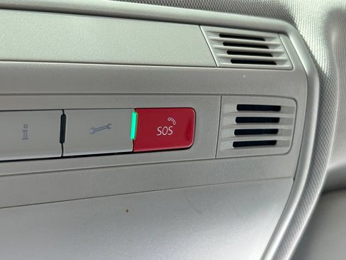Certified 2022 Volkswagen Taos SE AWD/4WD image 30