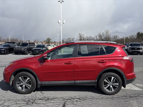 Used 2016 Toyota RAV4 XLE w/ Convenience Package image 10