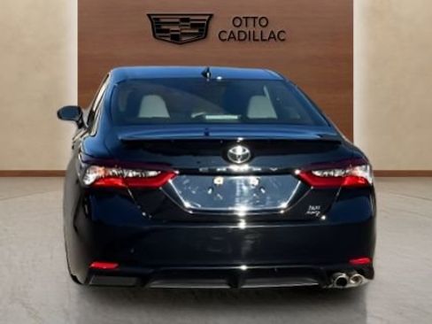 Used 2022 Toyota Camry SE image 4