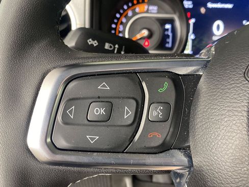 Used 2026 Jeep Wrangler Unlimited Sahara AWD/4WD image 19