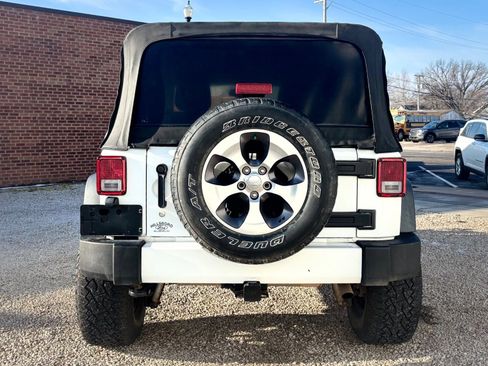 Used 2016 Jeep Wrangler Unlimited Sahara image 4