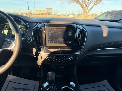 Used 2023 Chevrolet Traverse LT w/ LT Premium Package image 18
