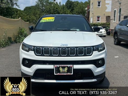 Used 2025 Jeep Compass Limited AWD/4WD image 2