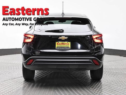 Used 2024 Chevrolet Trax LS FWD image 6