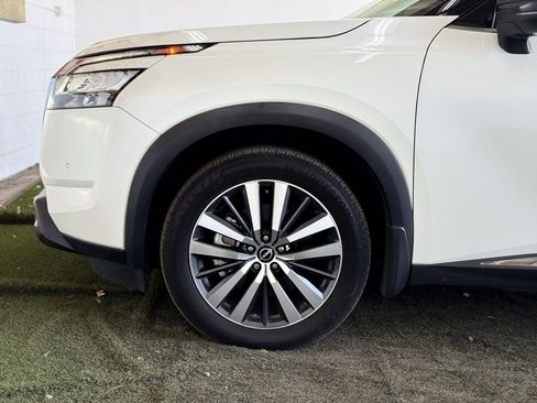 Used 2022 Nissan Pathfinder Platinum w/ Cargo Package image 17