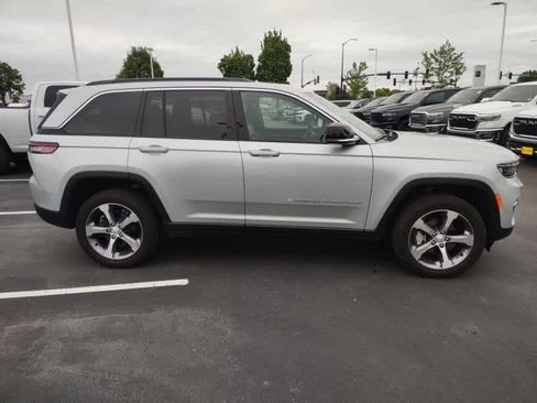 Used 2025 Jeep Grand Cherokee Limited w/ Trailer Tow Package AWD/4WD image 4