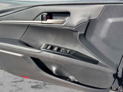 Used 2025 Toyota Camry SE FWD image 12