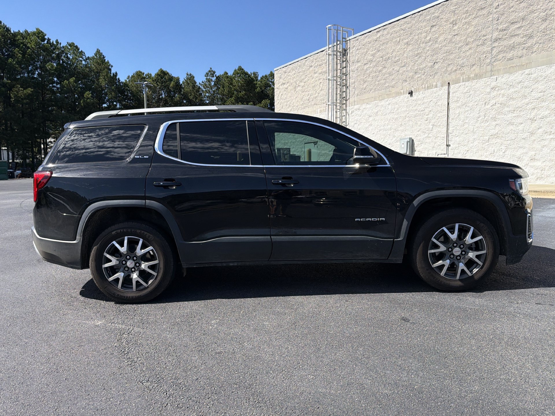 Used 2023 GMC Acadia SLE w/ Driver Convenience Package FWD image 19