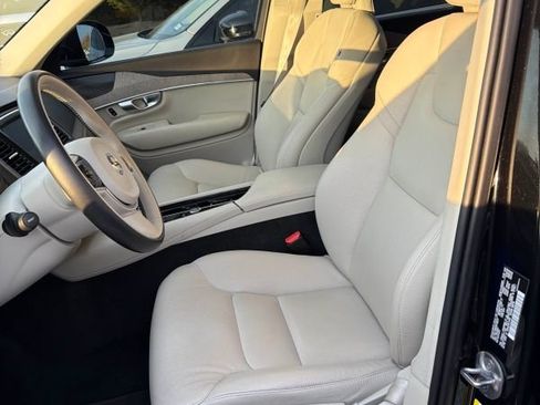 Used 2024 Volvo XC90 B5 Plus w/ Protection Package Premier image 11