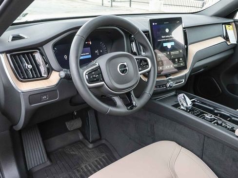 Used 2026 Volvo XC60 B5 Plus w/ Climate Package PRO AWD/4WD image 31